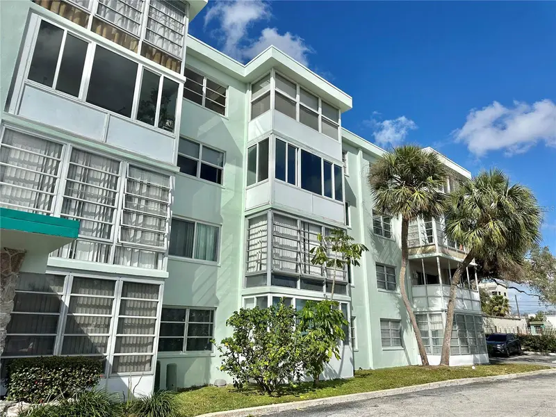 100 Waverly Way #302, FL