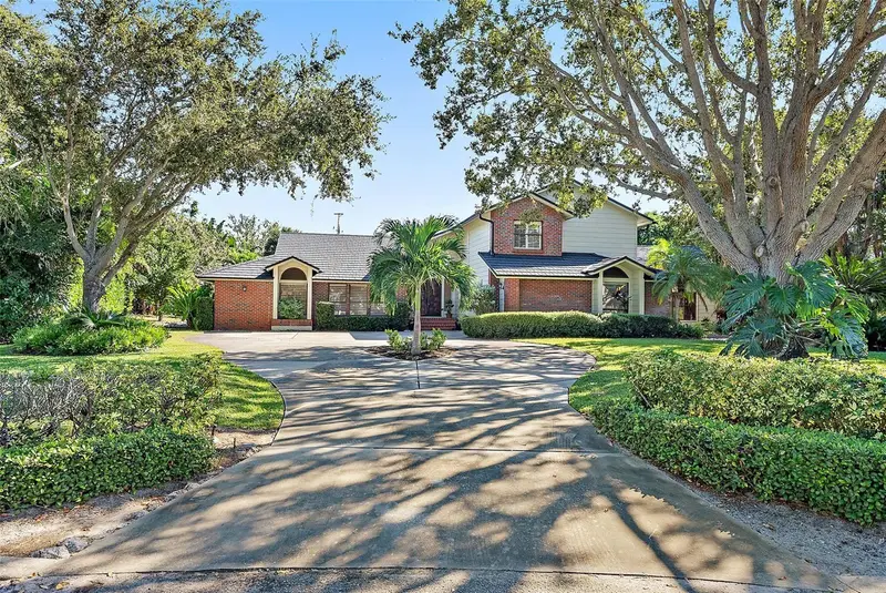 2371 Landings Cir, FL