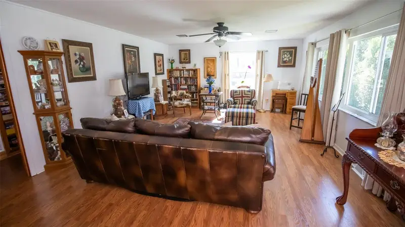 150 Sw Fairway Dr, FL