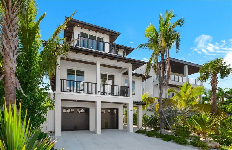551 S Washington Dr, FL