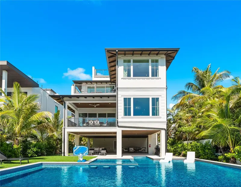 551 S Washington Dr, FL
