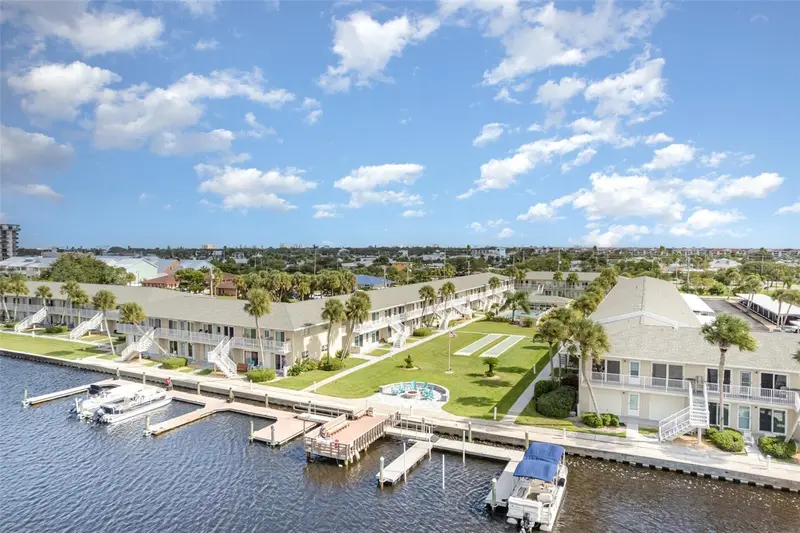 335 N Causeway #D22, FL