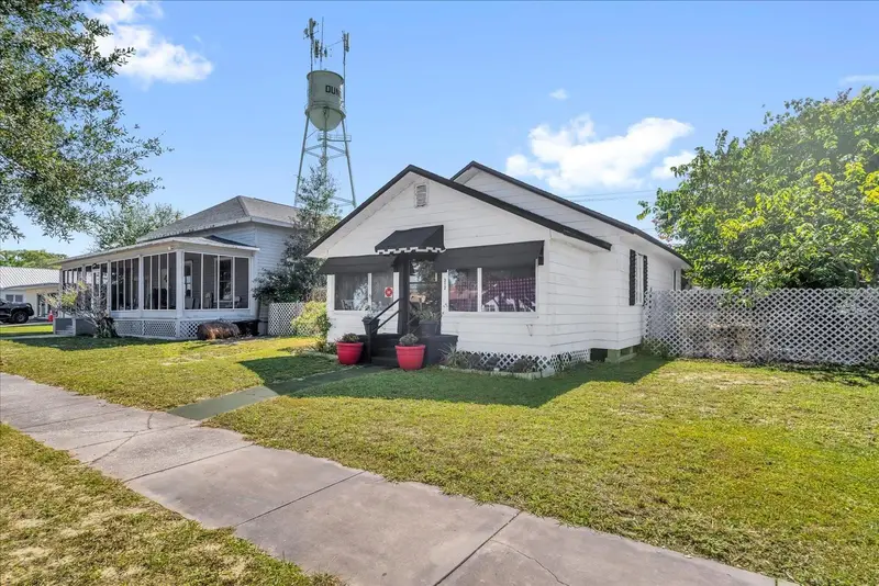 312 E Main St, FL