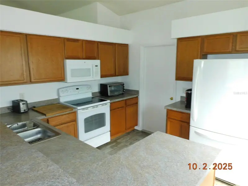 2542 Camphorwood Cir, FL