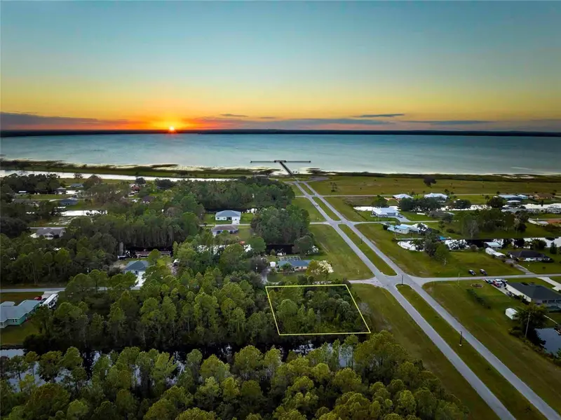 2 Amaryllis Dr, FL