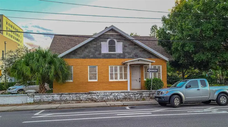 852 4th Ave N, FL
