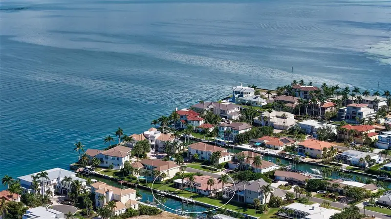 595 Bowsprit Ln, FL