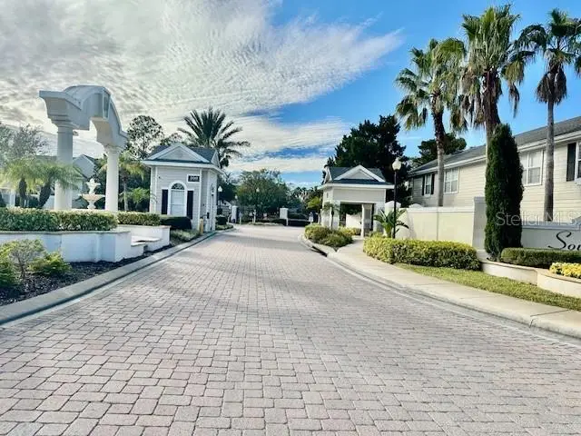 330 Southern Pecan Cir #208, FL