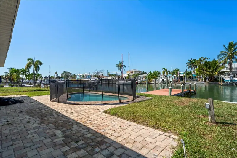516 Crystal Dr, FL