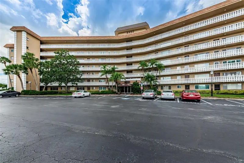 8950 Park Blvd #206, FL