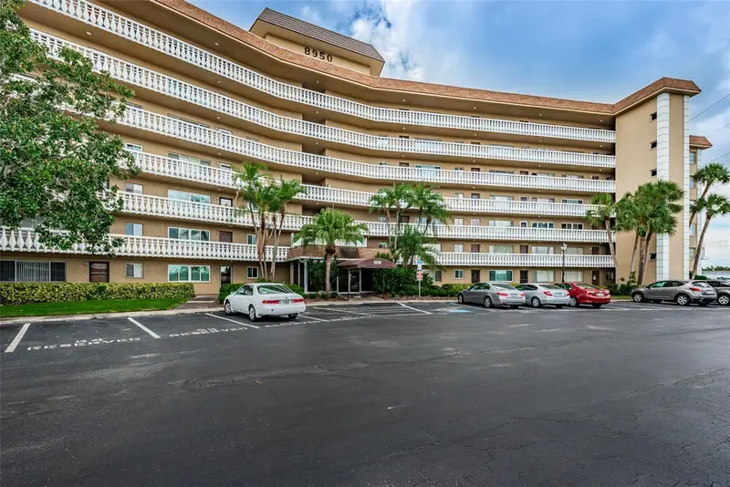 8950 Park Blvd #206, FL
