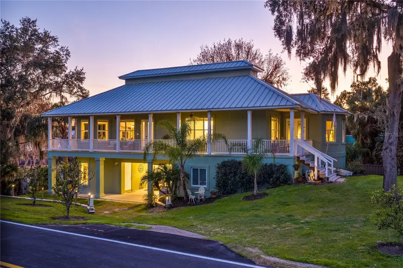 301 Saratoga Dr, FL