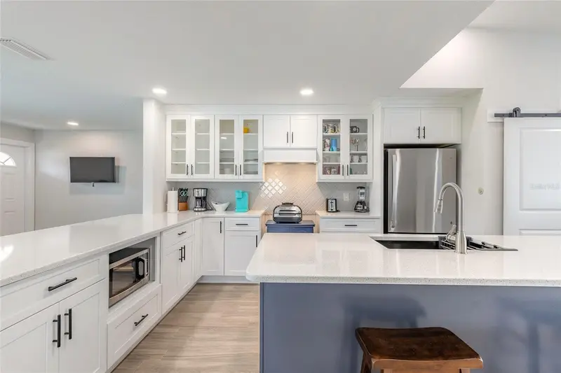 8 Robben Ter, FL