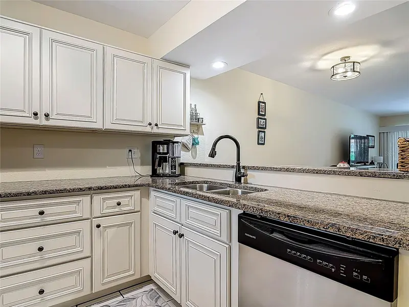 445 Bouchelle Dr #104, FL