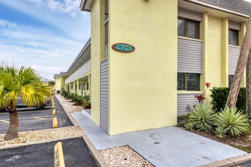 6703 Midnight Pass Rd #208, FL