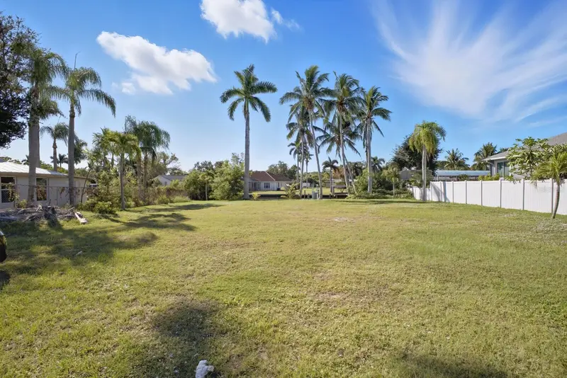 6915 9th Ave Nw, FL