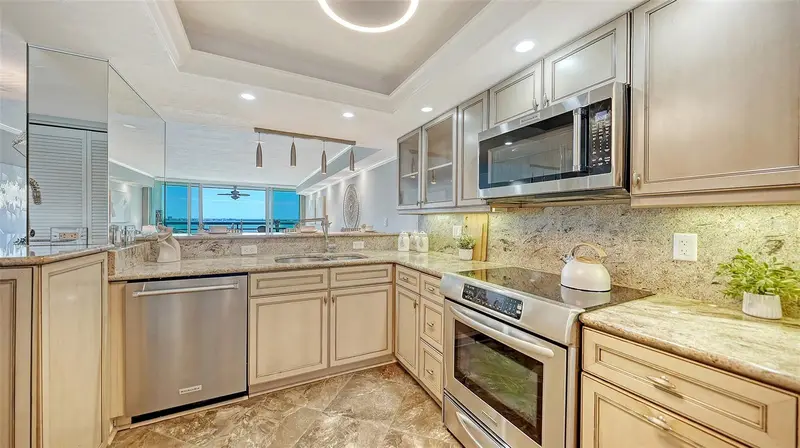 988 Blvd Of The Arts #1011, FL