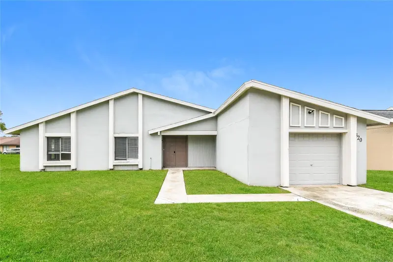 820 E Flag Ln, FL