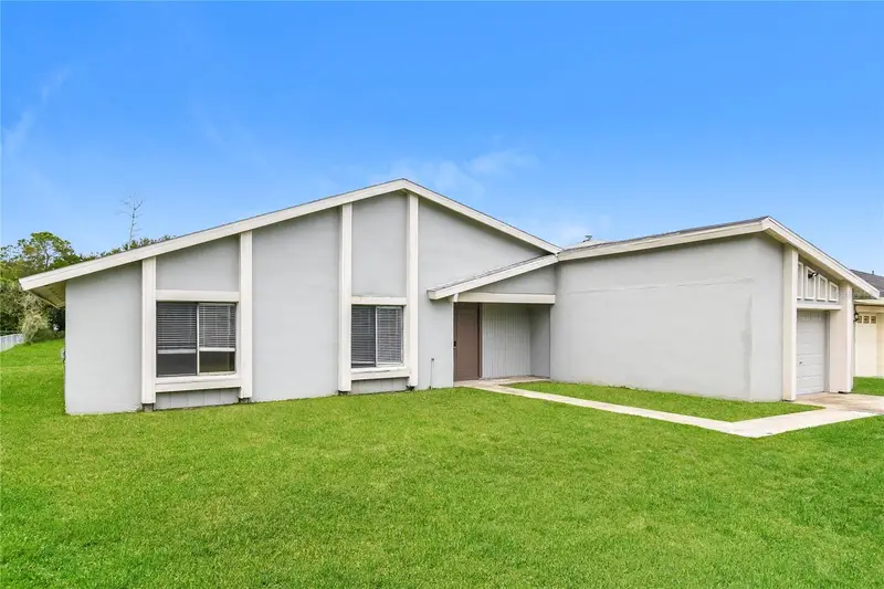 820 E Flag Ln, FL