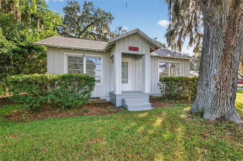 2419 W Main St, FL