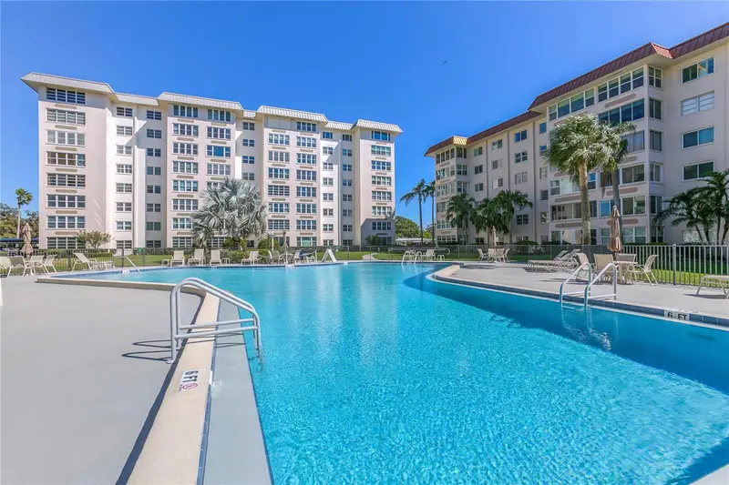 632 Edgewater Dr #537, FL