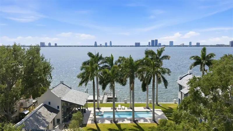 577 Riviera Dr, FL