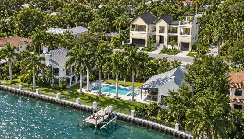 577 Riviera Dr, FL