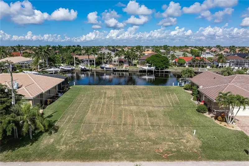 452 Valletta Ct, FL