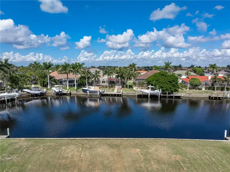 452 Valletta Ct, FL