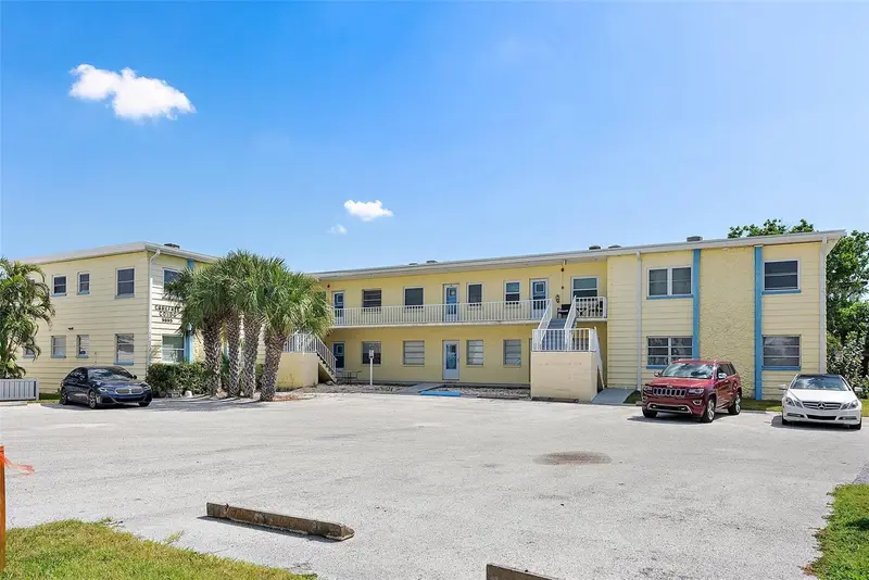 9895 1st St E #9, FL