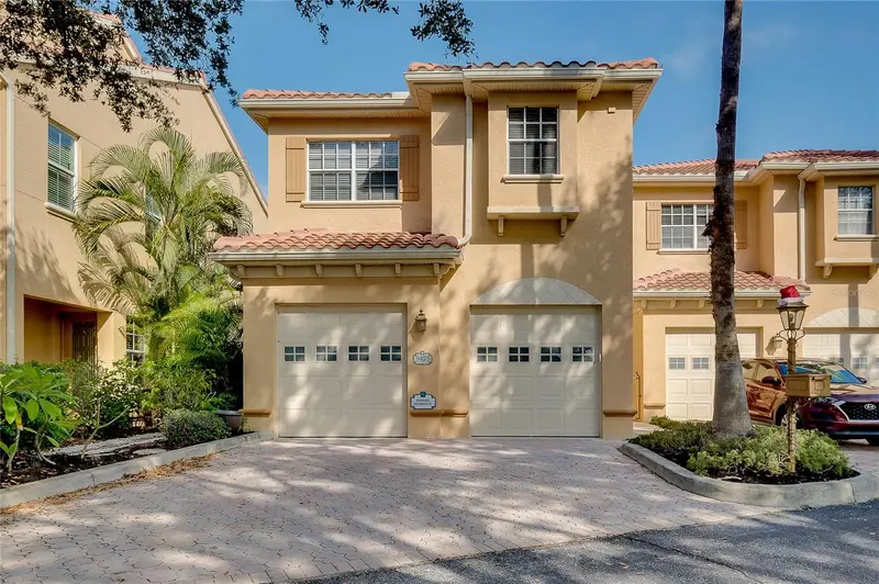 3975 Square East Ln #9, FL