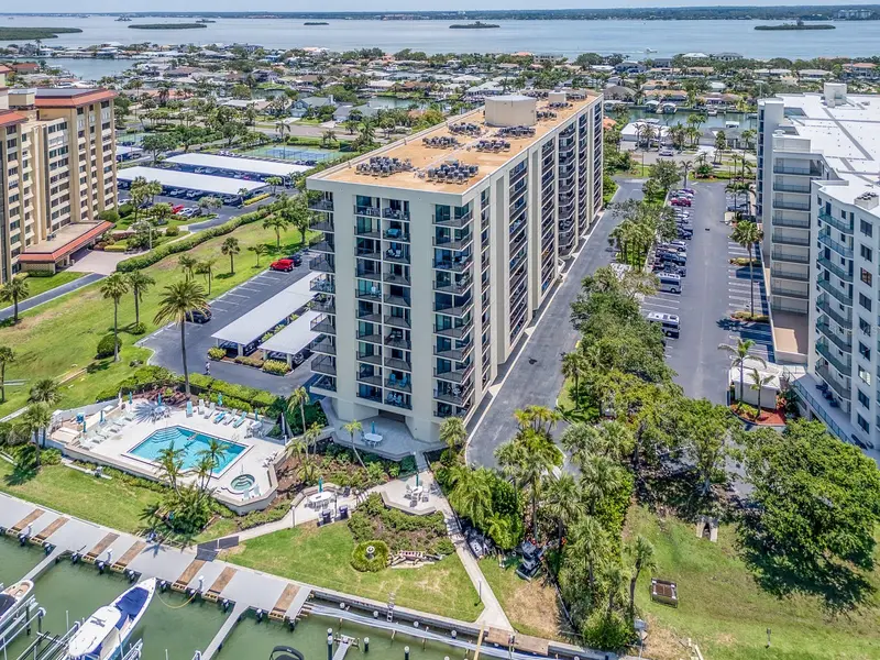 690 Island Way #1112, FL