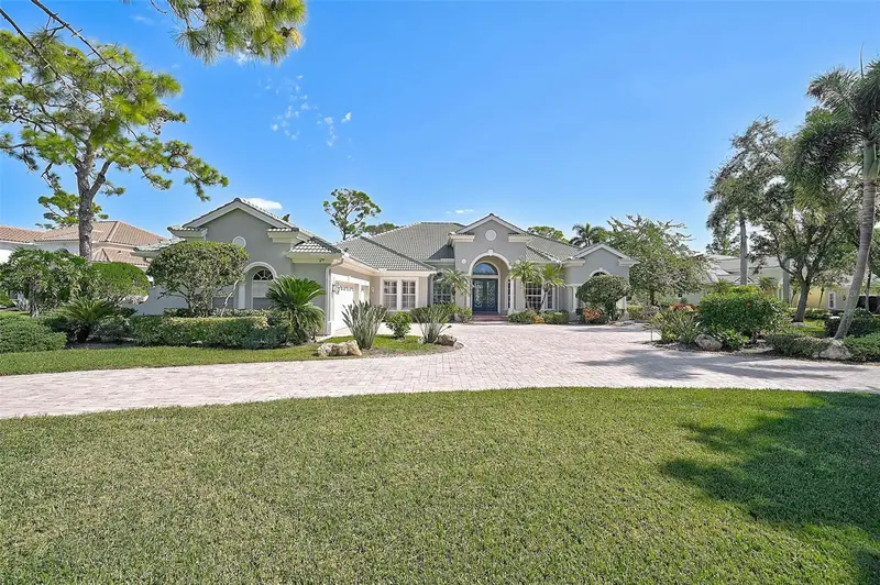 538 Dove Pointe Dr, FL