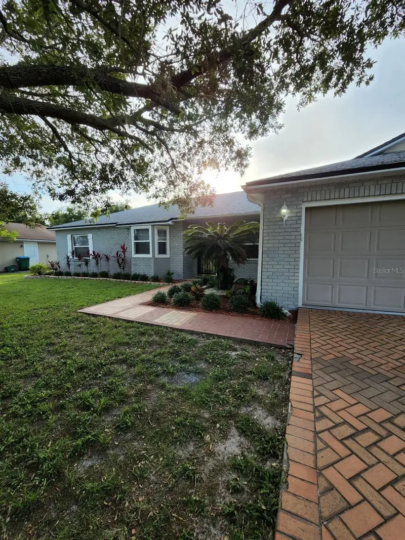 542 Blackstone Ave, FL