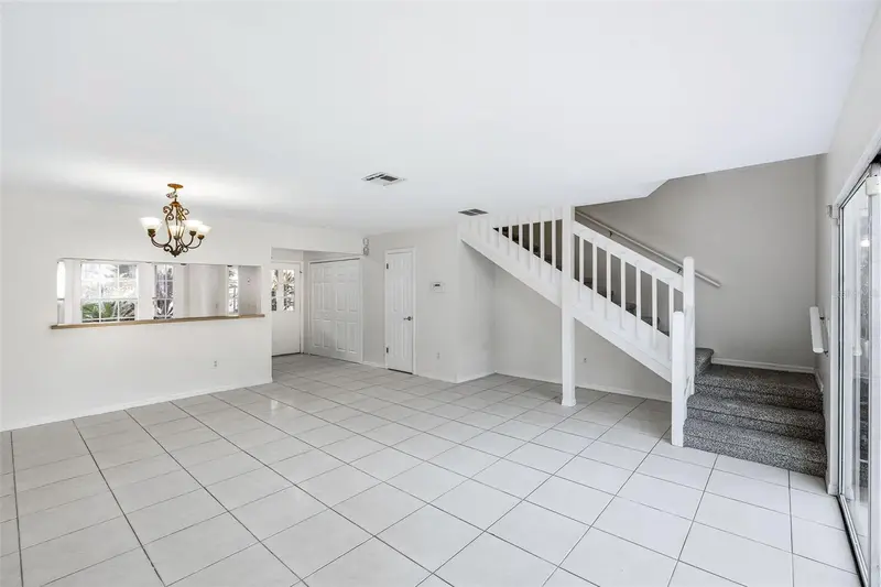 6040 Scotchwood Gln #105, FL