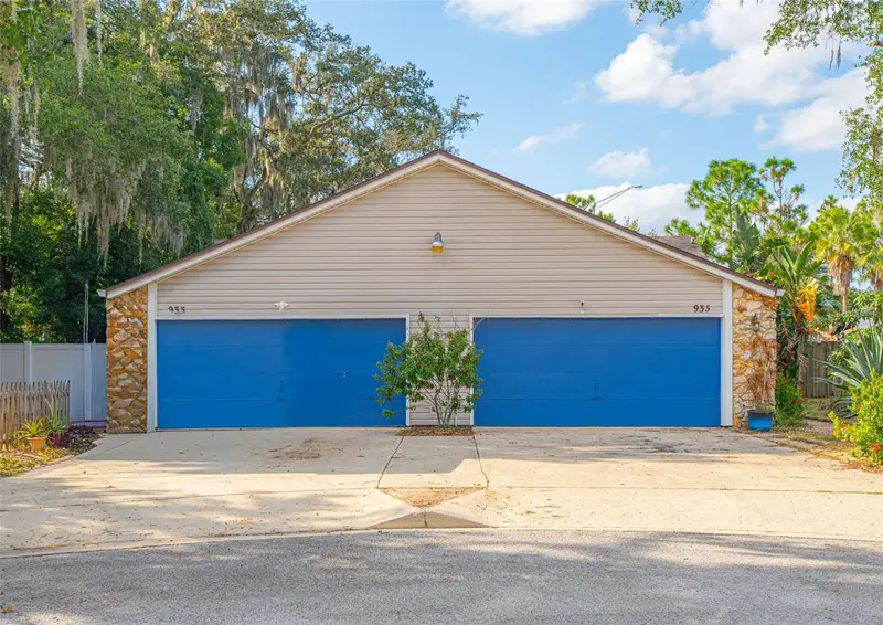 933 And 935 Robinhood Ct, FL