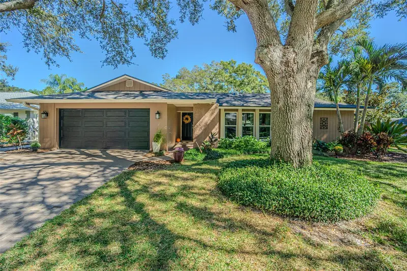 936 Highview Dr, FL