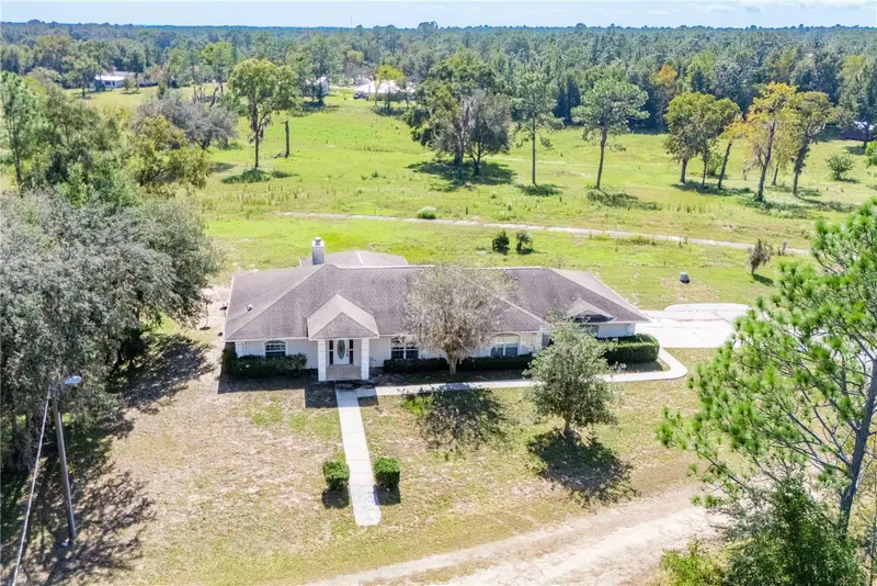 899 Ne 10th Cir, FL