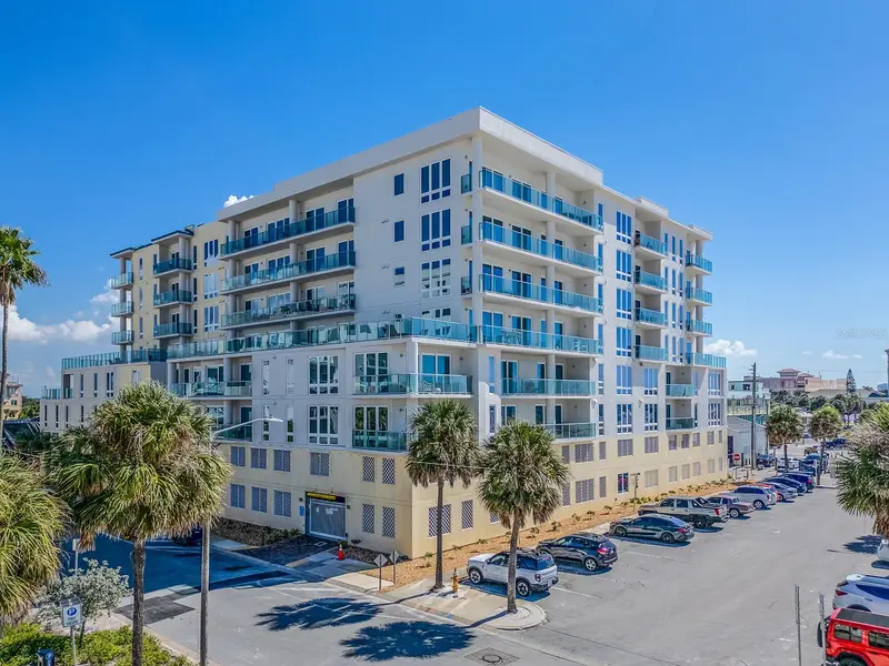 15 Avalon St #402, FL