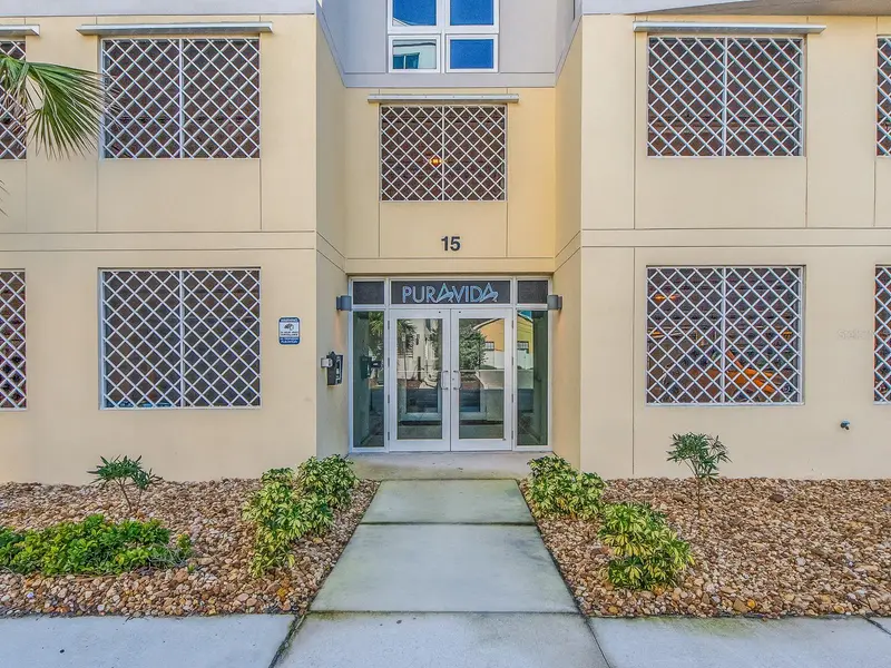 15 Avalon St #402, FL