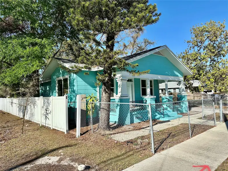 1504 E 33rd Ave, FL