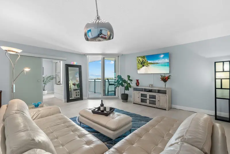 4822 Ocean Blvd #10e, FL