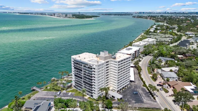 4822 Ocean Blvd #10e, FL