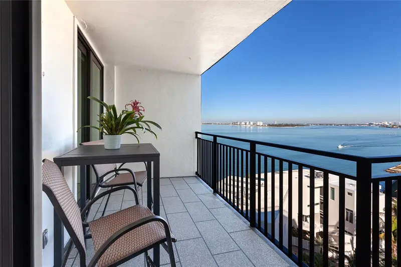 4822 Ocean Blvd #10e, FL