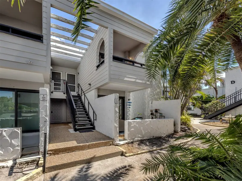 1555 Tarpon Center Dr #203, FL