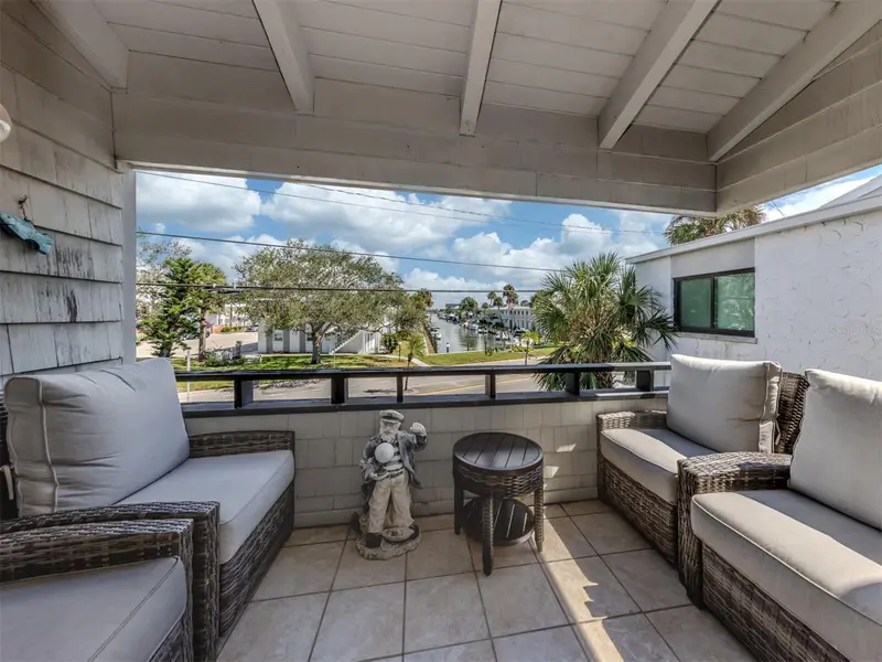 1555 Tarpon Center Dr #203, FL