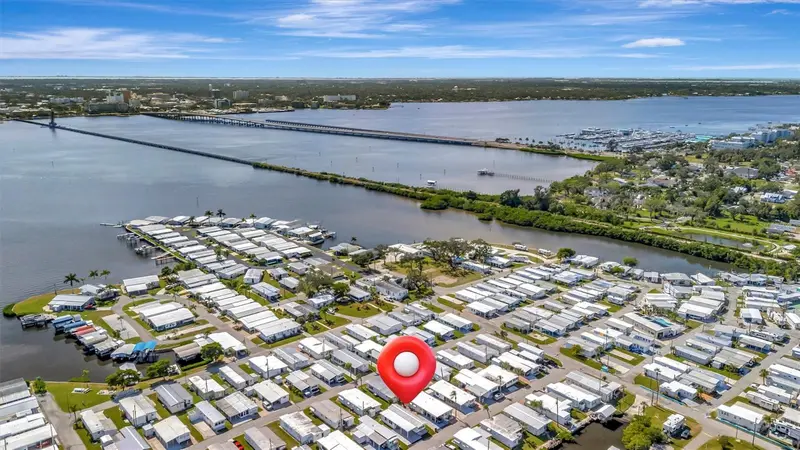 247 Palm Ln, FL