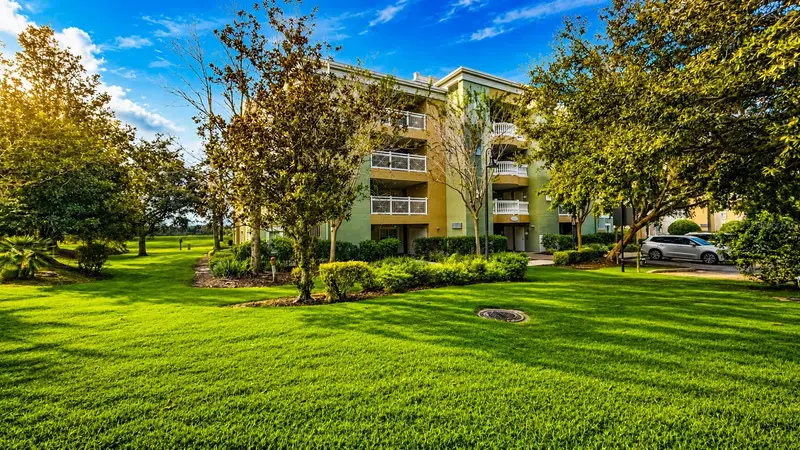 1370 Centre Court Ridge Dr #303, FL