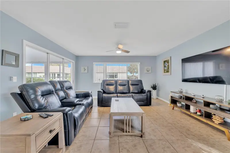 2401 Riverbluff Pkwy #V240, FL