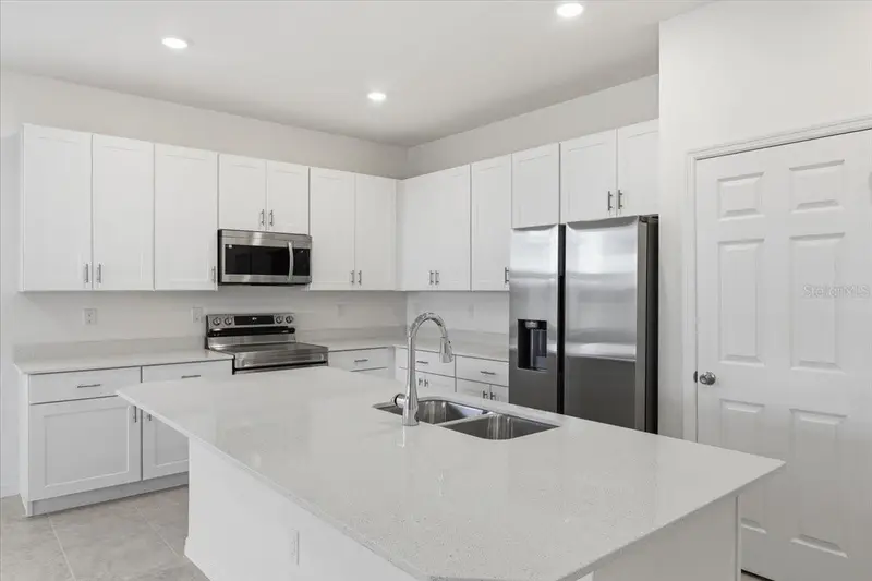 155 Bottle Brush, FL